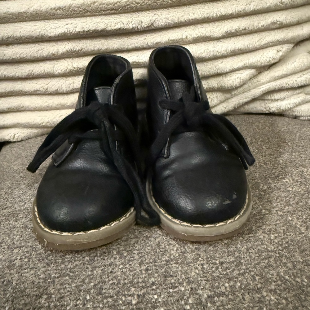 Place Black Leather Boots Classic Design